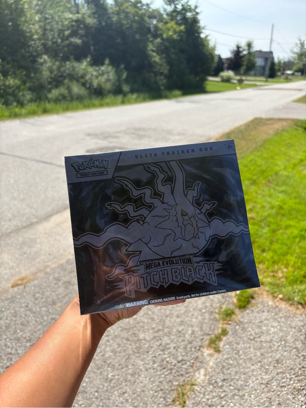 Pokemon Mega Evolution Pitch Black Elite Trainer Box - Black Silver